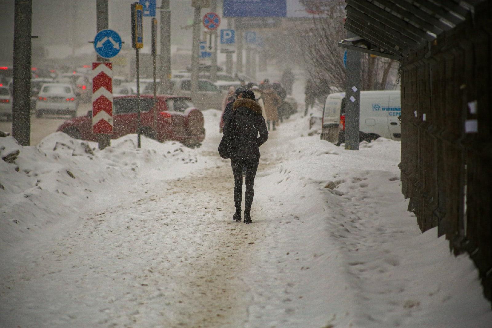 Фото Выключите снег: метели с сильным ветром обрушились на Новосибирск 8 февраля 5